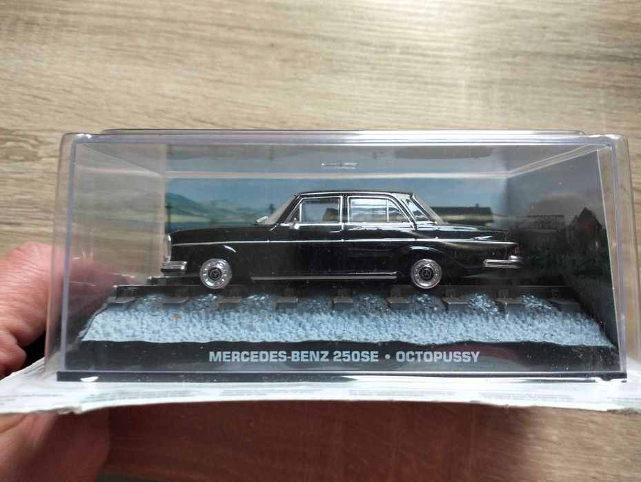 Mercedes W108 250SE Octopussy Bond 007
