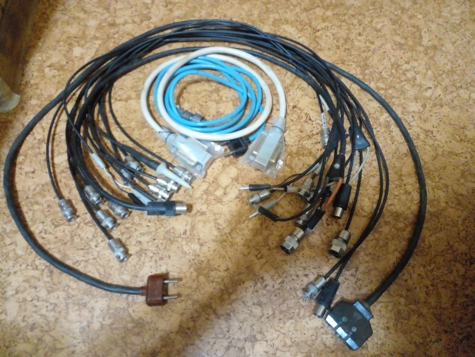 Комплект новых осциллографических кабелей из упаковки