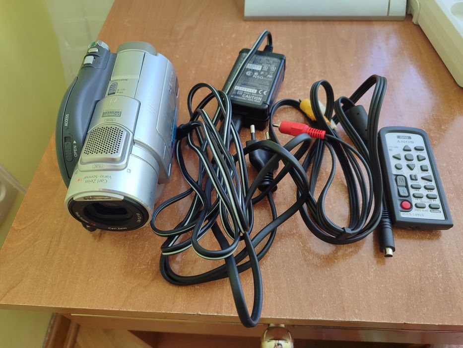 Продам відеокамеру SONY DCR-DVD405E