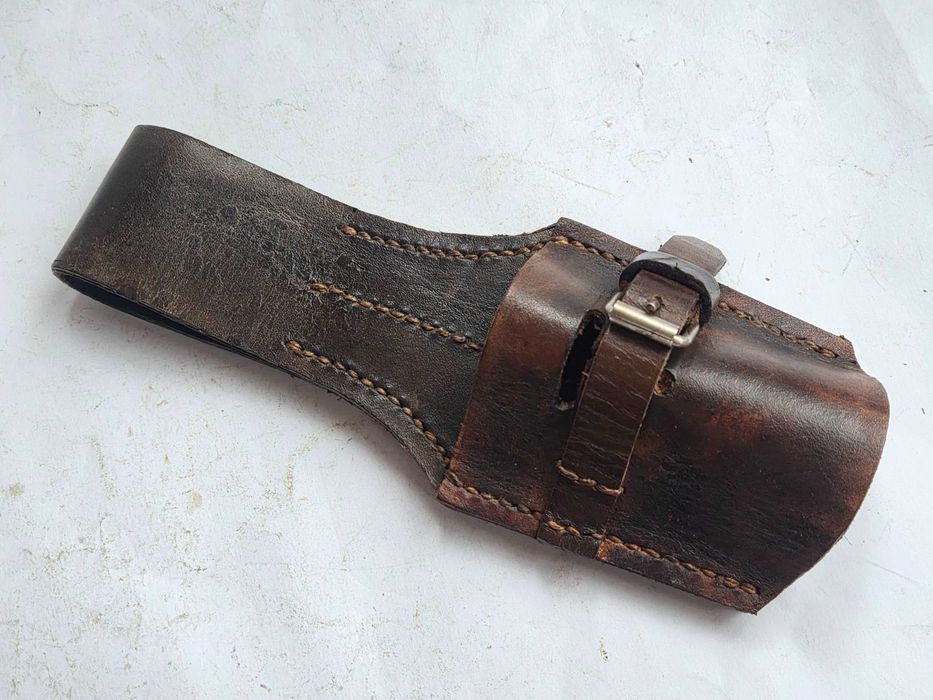 Skórzana żabka do polskiego bagnetu Perkun, Radom (sygnowana WP orzeł)