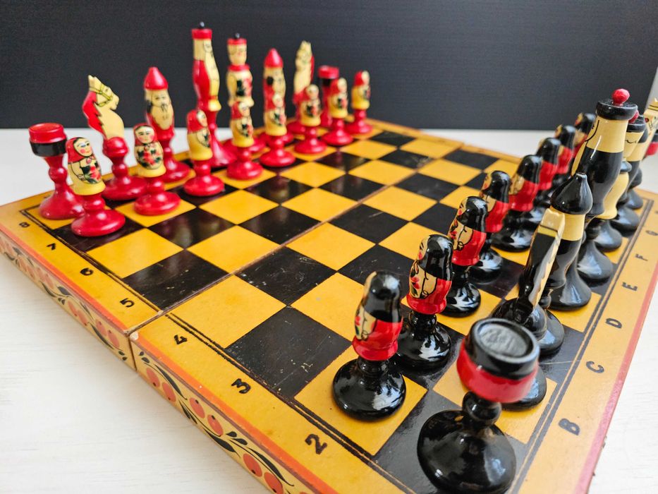 Шахматы деревянные "матрешки" новые,СССР.