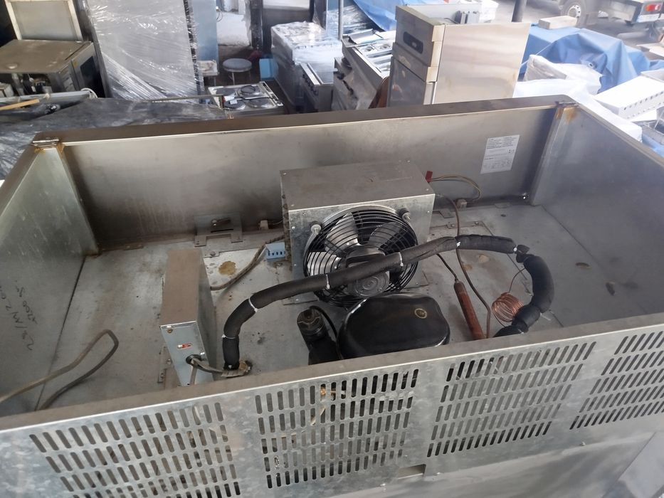 Професійний холодильник, професійна холодильна камера.