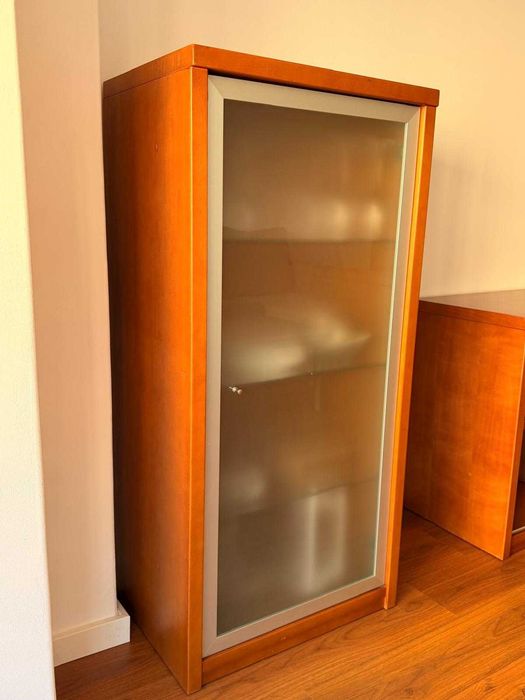 Elegante e robusto conjunto completo de móveis de sala em madeira maciça – Mesa + 4 Cadeiras + Aparador/móvel TV + 2 Cristaleiras + mesa de centro
