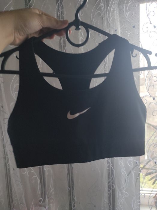 Спортивний топ Nike