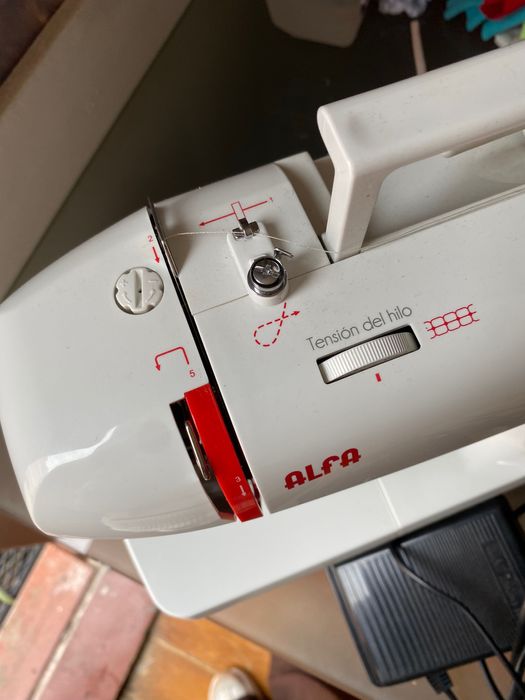 Máquina de costura doméstica ponto corrido