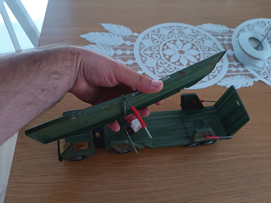 Zabawka PRL metalowa laweta