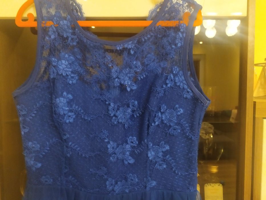 Sukienka koronkowa niebieska