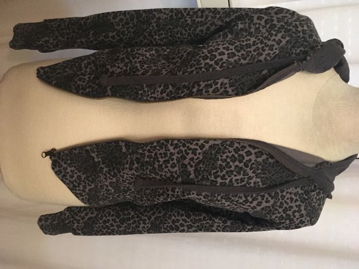 Blusão / Casaco de Tigre com capuz da marca Zara