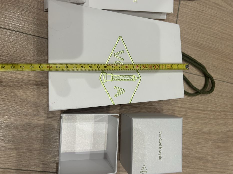 Пакет,коробка Van Cleef & Arpels.