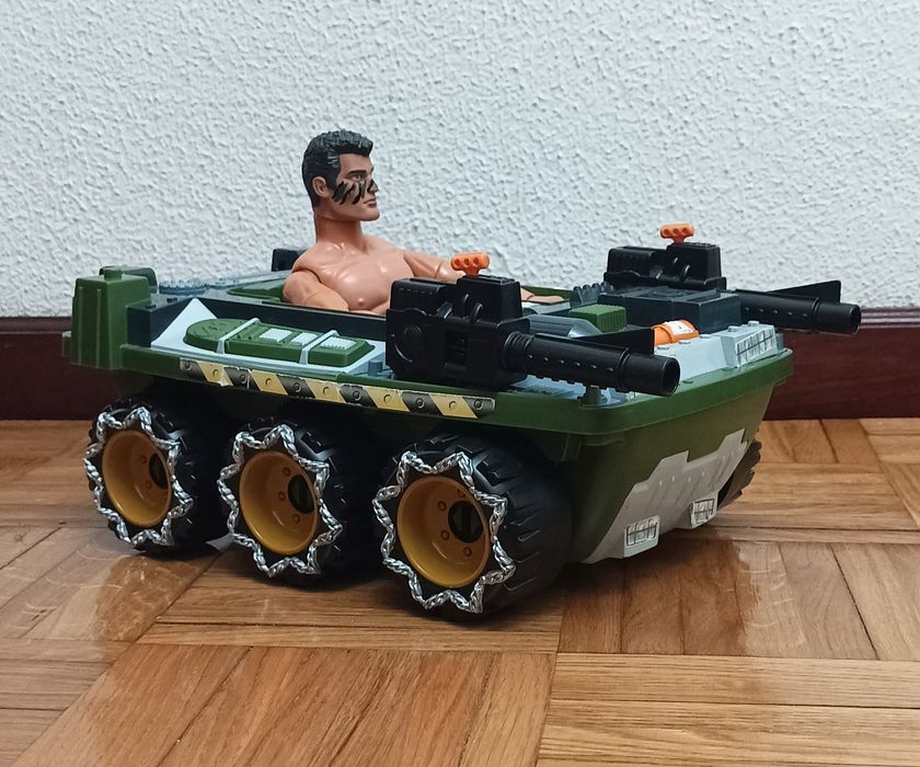 Action Man + Tanque