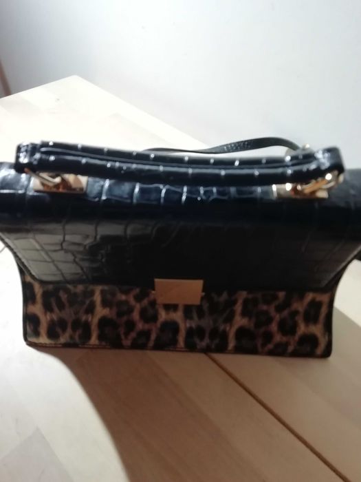 Mala de ombro e com pega de mão