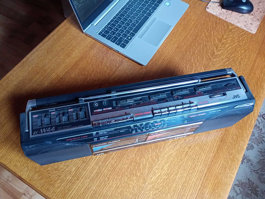 Продам магнитолу  JVC RC-W44