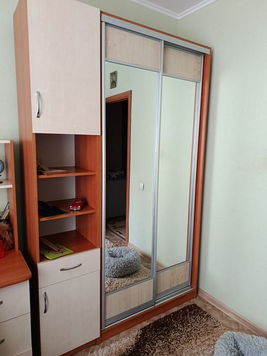 Продам стіл, шкаф і пенал