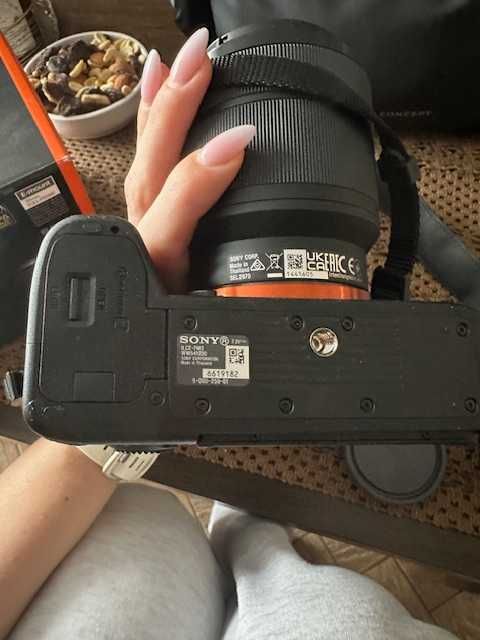 Aparat bezlusterkowy SONY Alpha A7 III ) Body + Obiektyw