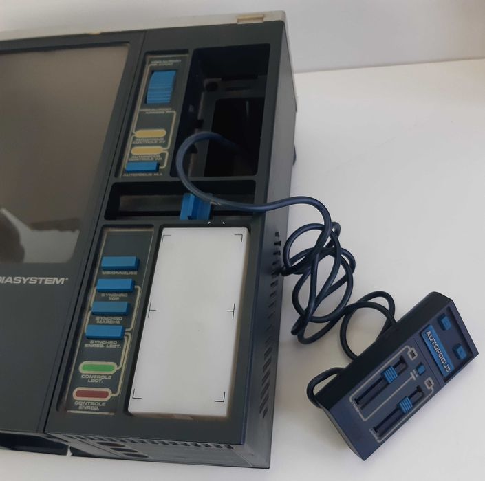 Vintage Retro-Projector and Functional Slide Viewer64551038838531124