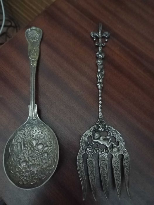 Colher e garfo com trabalhado antigos