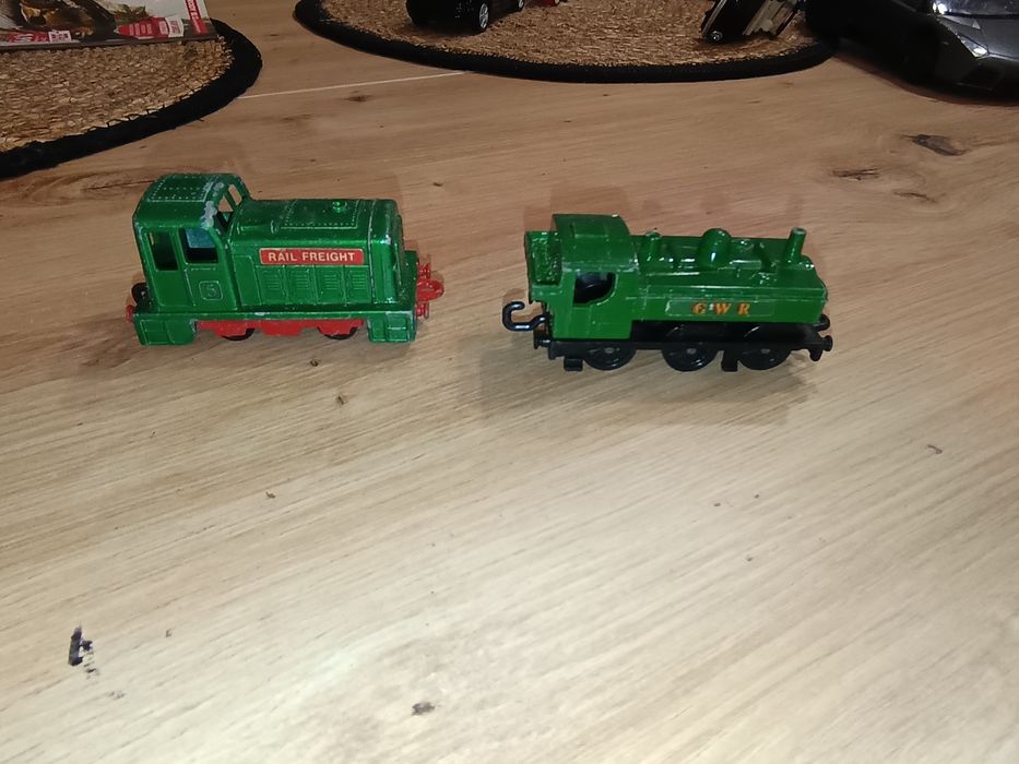 Dwa stare modele lokomotyw spalinowej i parowej Matchbox 1978