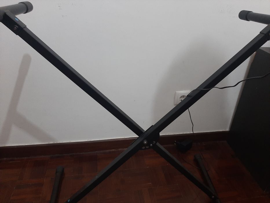 Piano yamaha f51