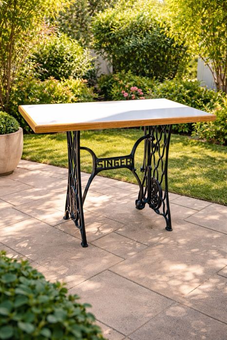 Mesa Singer em ferro fundido com tampo – estilo vintage