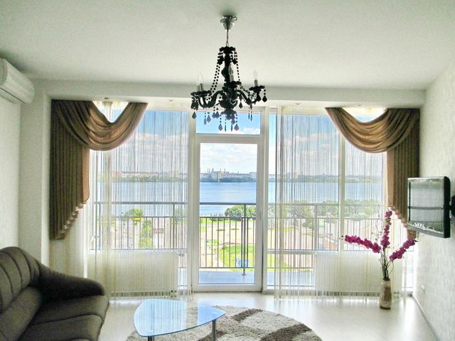 Премиум в Мост Сити, вид - река. Центр. Джакузи. 2к.  21 этаж. Балкон.