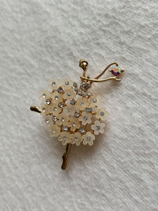 Нова брошка балерина