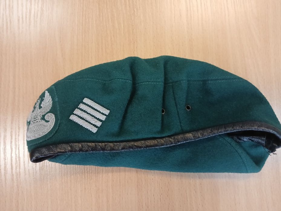 Beret koloru zielonego r56 haft bajorkiem