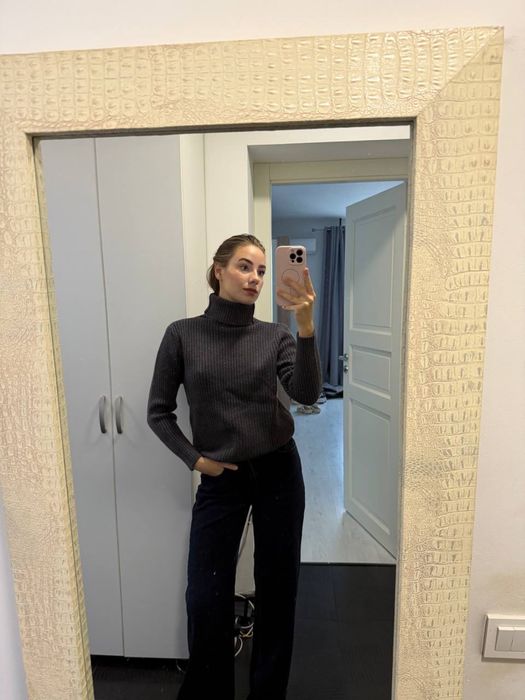 Теплий светр в рубчик