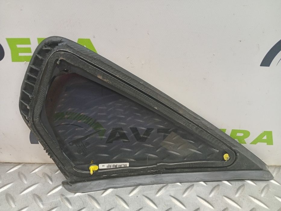 Боковая форточка матовая левая VOLKSWAGEN  PASSAT B7 B8 USA 561845297H