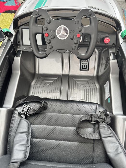 Електромобіль Mercedes-Benz GT4 AMG