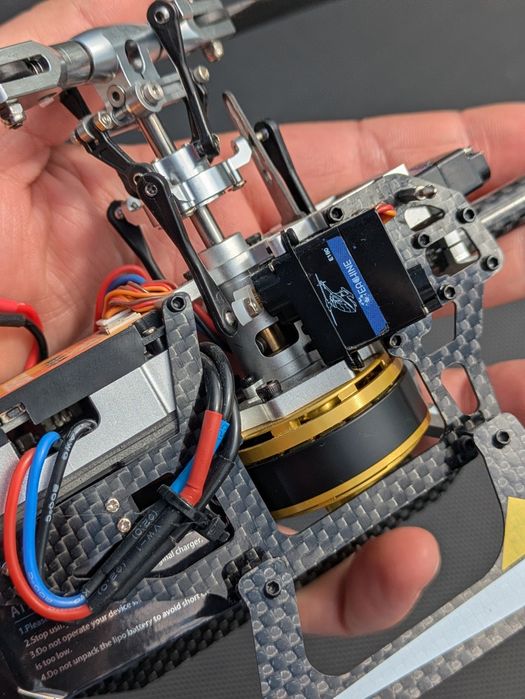Вертоліт на радіокеруванні Eachine E180