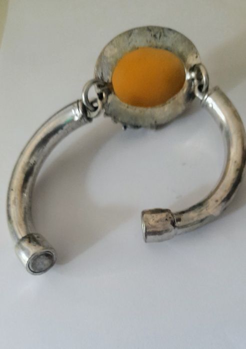 Bracelete vintage com pedra ambar e fecho iman - Bom estado