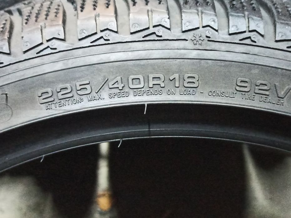 225 40 r18 92V Goodyear UltraGrip 8 MO para zima wymiana