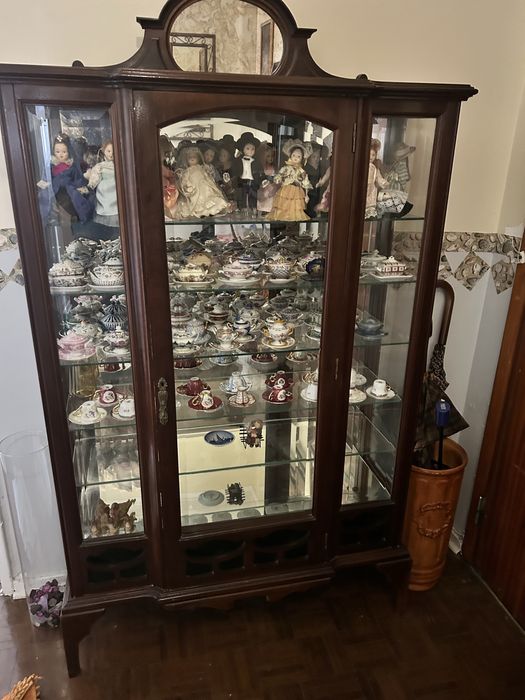 Cristaleira com espelho e gavetas em madeira