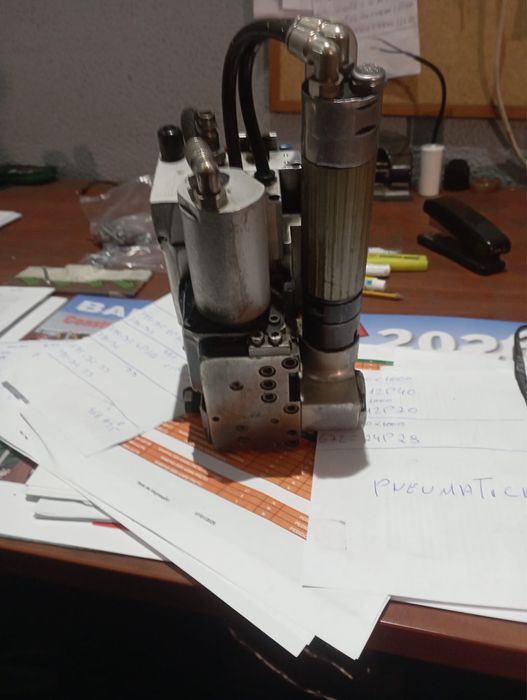 Máquina de Cintar Paletes Pneumática – Profissional