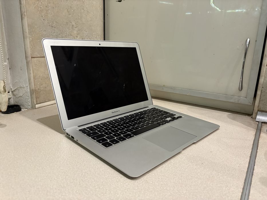 Apple MacBook Air 13” 2017 A1466