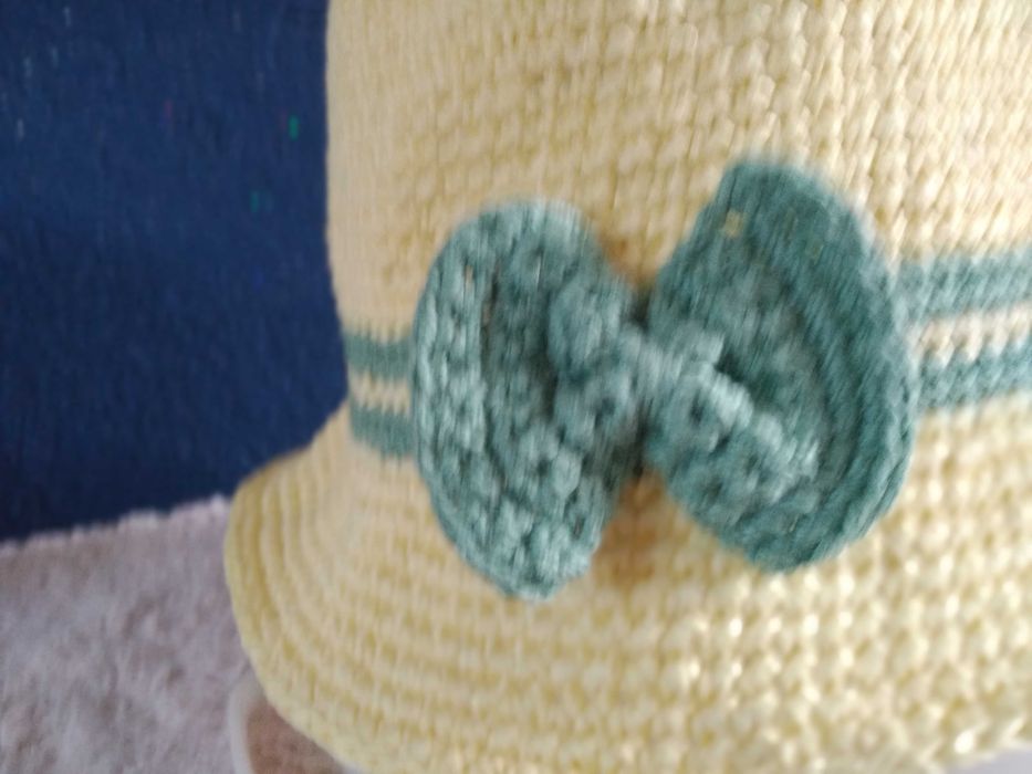 żółty kapelusz z zieloną kokardka /hand made