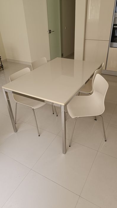 Mesa Refeições e 4 Cadeiras