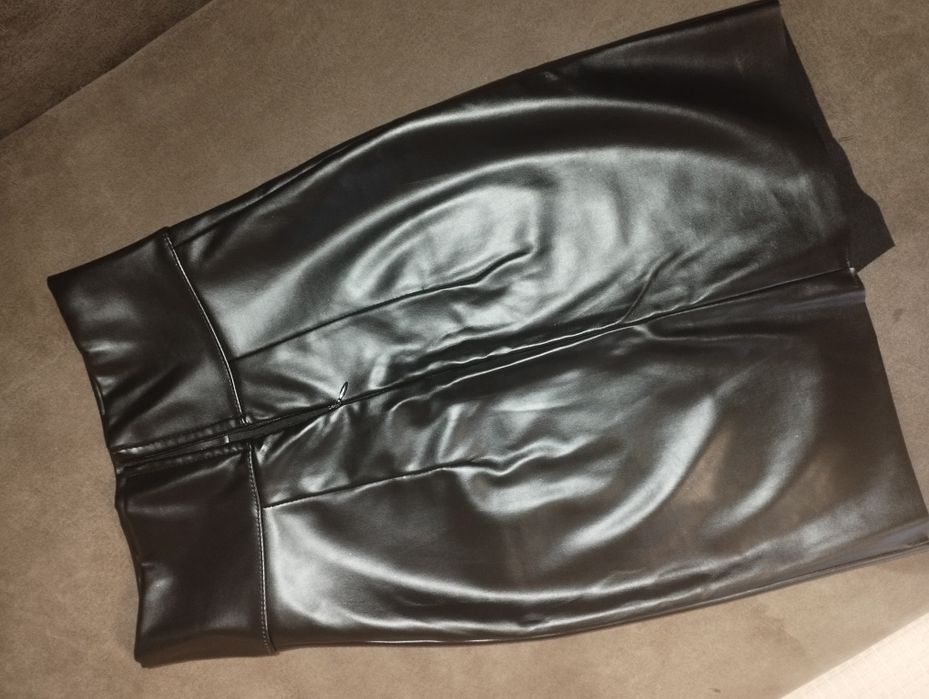 Шкіряна спідниця