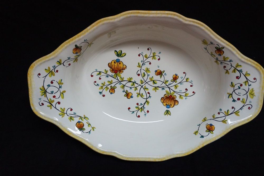 Peças artesanais: loiça, azulejos, cortiça, faiança, artesanato