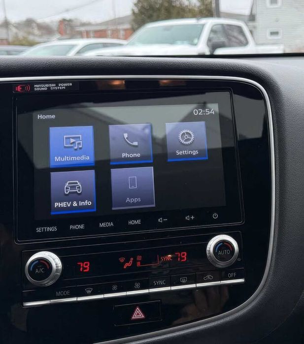 Mitsubishi Outlander PHEV      2020