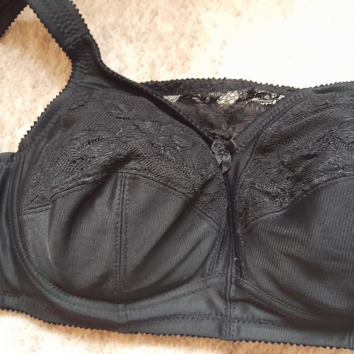 Biustonosz dla amazonek Afma 85A