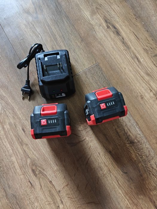Akumulatory 21v w systemie Makita 4.0 Ah plus ładowarka stacjonarna