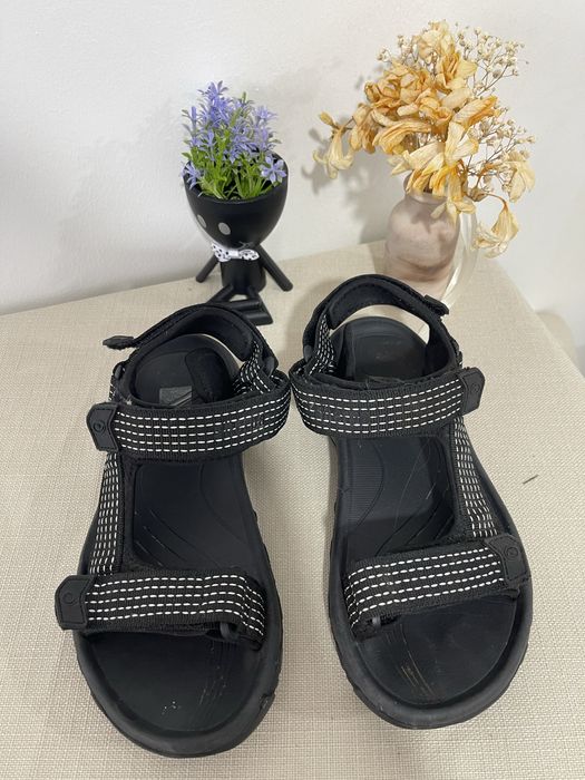 Hoka/Pull&Bear/Mango/5th Avenue