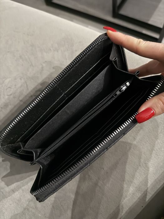 Czarny portfel chanel