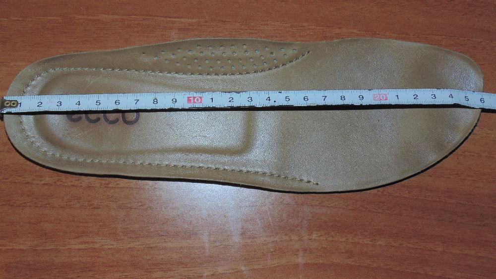 Продам кроссовки ECCO 40 размера + подарок мокасины Оригинал