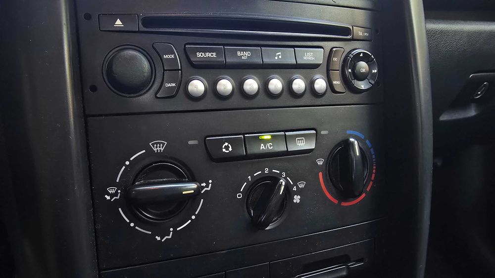 Peugeot 207 1.4 HDI *IUC Antigo* 5 Lugares