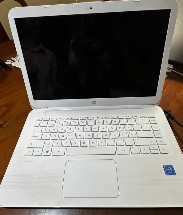 White HP Computer64750645116673121