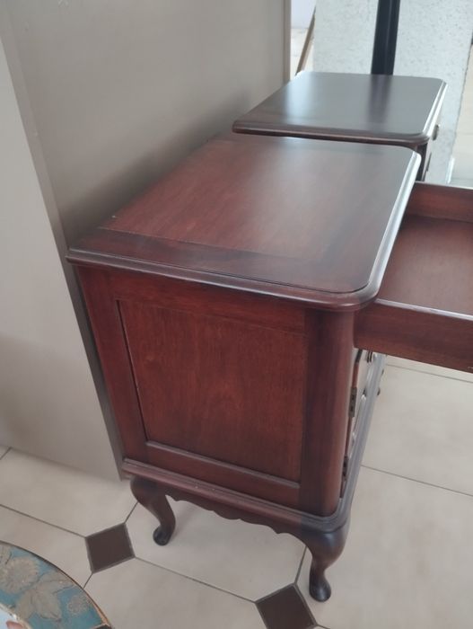 Mesinha de cabeceira Queen anne