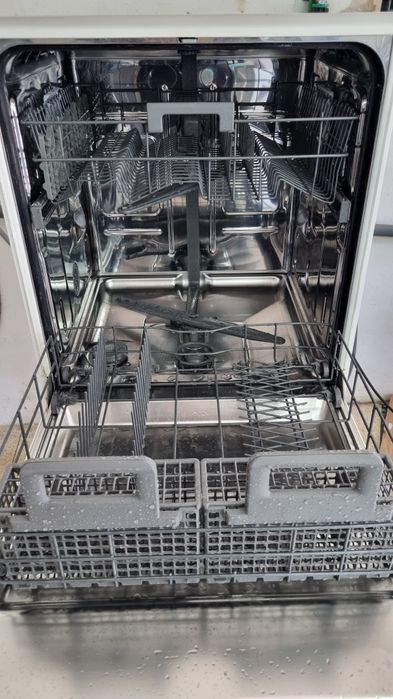 Máquina de Lavar Louça Whirlpool ADP 400 WH - Impecável