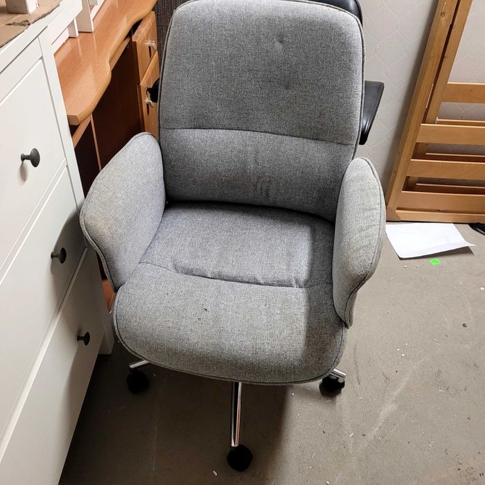 Fotel obrotowy . Możliwy transport